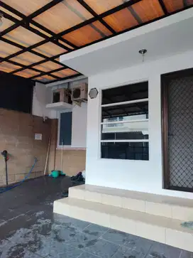 Dijual cepat rumah rapi 1,5 lt di Villa Melati Mas lt.110m hanya 1,5 M