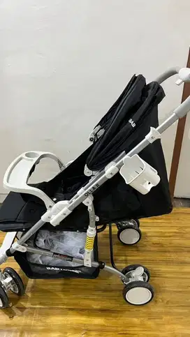 Dijual stroller masih baru belum pernah dipakai karna salah beli