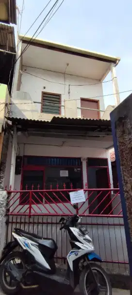 DISEWAKAN RUMAH 2 LANTAI, JL. AMPERA BESAR - LOKASI STRATEGIS