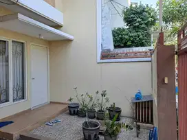 RUMAH DEKAT UK PETRA