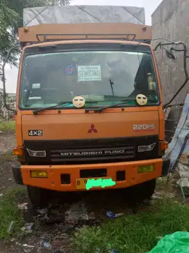 Mitsubishi Fuso FM517 220PS. Th 2012. Bak Central panjang 9 meter