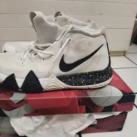 Nike Kyrie 4 White and Black