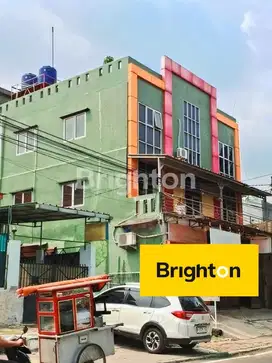 Kost 4 Lantai Lokasi Strategis di Tebet Potensi Passive Income Tinggi