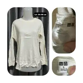 Kaos brand uniqlo