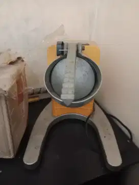 Mesin serut es masih bagus berfungsi dngn baik