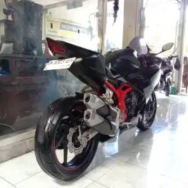 Dp 18 jt CBR 250 CC thn 2023  cash /kredit Bali dharma motor