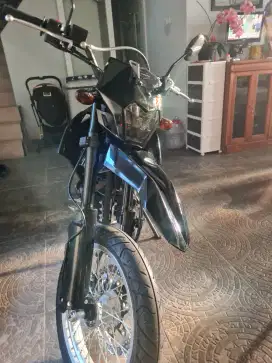 Jual klx sm 2025 low km