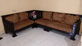 Kursi tamu set dengan bantal