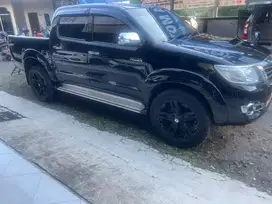 HILUX DC V MATIC DIESEL ISTIMEWA