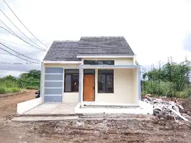 Dijual Rumah Villa Pinggir Danau Dekat Stasiun Whoosh