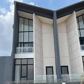Ruko New East 3 Lantai di Boulevard Jakarta Garden City, Cakung