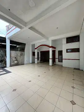 dijual Rumah villa lebar luas daerah dekat amir hamzah Dan Adam malik