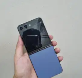 Samsung Z Flip 5 second