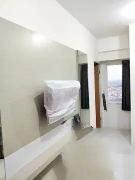 Puncak CBD 1BR Lega Luas Full Furnish New Mid Flooe