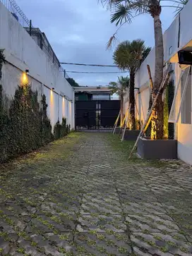 Rumah Mewah Gunung Raya Cirendeu