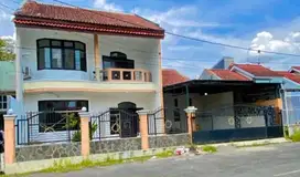 Turun Harga Rumah mewah tingkat Kembaran dekat kampus UHB, UMP Purwo