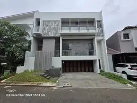 Rumah Split Level dengan Private Pool di Taman Puri Bintaro Tangerang