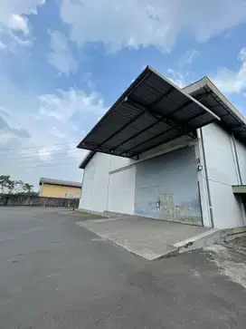 Gudang Siap Pakai di Raya Pandaan, Gempol, Pasuruan