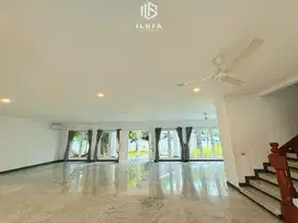 Disewakan Rumah bisa untuk kantor lokasi strategis Kebayoran Baru