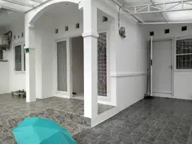 DIJUAL RUMAH CANTIK RAPIH SIAP HUNI DI DUKUH ZAMBRUD KOTA BEKASI