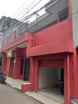 Jual rumah lokasi dekat stasiun di jl Kebon jeruk, Jakarta Barat