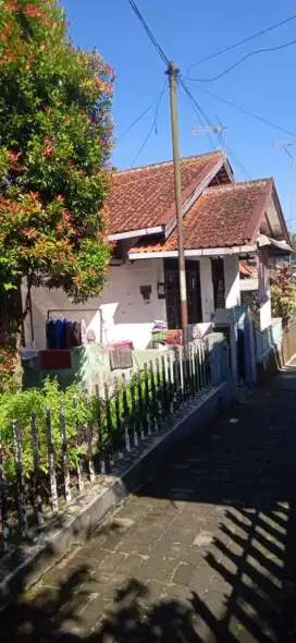 Dijual rumah dan halaman luas dekat alun-alun Purwokerto