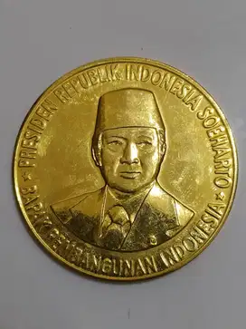 Medali Presiden Soeharto lapis emas