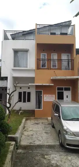 Dijual Rumah Hoek 2,5 Lantai 4 KT Lokasi Strategis di Cisauk