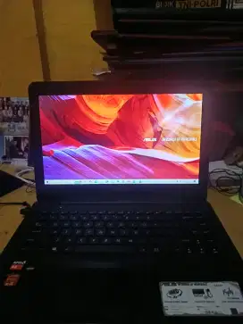 Laptop Asus X454Y AMD A8 -7410 RAM 4 GB/500GB