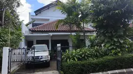 Rumah 2 lantai strategis, nyaman dekat Zona komersial untuk Bisnis