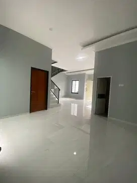 Rumah Mewah Baru 2 Lantai Strategis Lokasi Baruk Selangkah Ke Merr