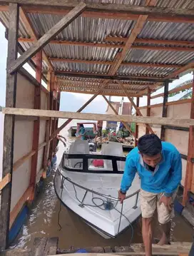 Speedboat termasuk mesin 40 PK