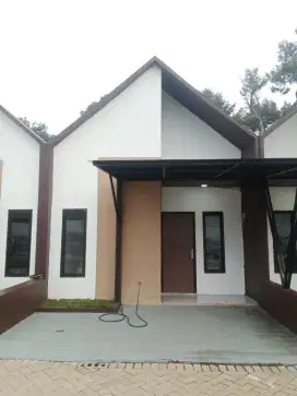 Rumah disewakan villa milan town houae