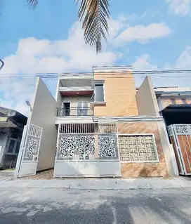 rumah 2lantai siap huni tengah kota solo lokasi banyuanyar