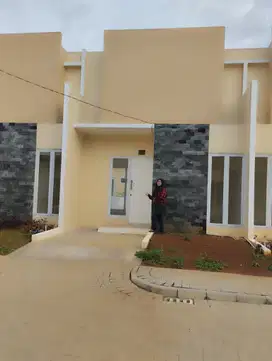 Rumah serasa villa selangah ke Pemda Tigaraksa