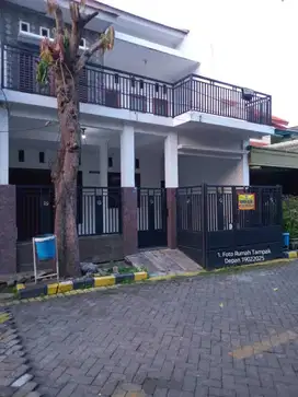 DIJUAL RUMAH STRATEGIS GKB GRESIK DEKAT JALAN KEMBAR