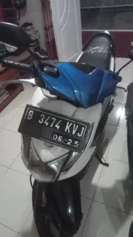 Beat esp warna biru putih