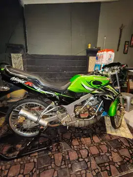 Kawasaki ninja R 150 mulus 2012