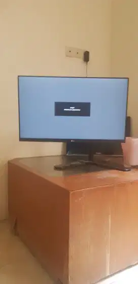 Monitor LG 24 inchi