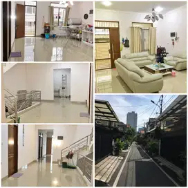Rumah bagus 2 lantai masih dihuni di jalan kesehatan jakarta pusat