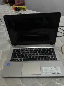 Laptop asus X441M