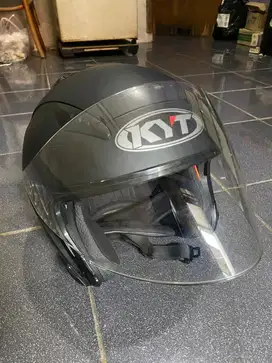 Di jual Helm KYT size M ,