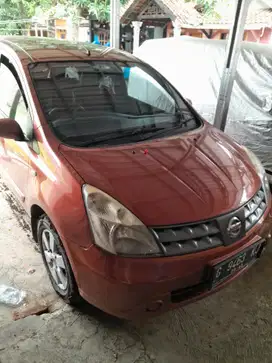 Nissan Grand livina 2010 Bensin