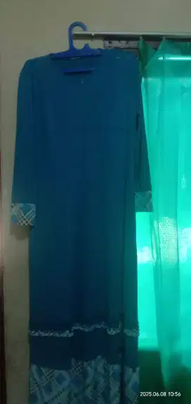 Baju gamis dan jilbab bekas