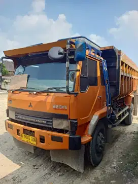JUAL CEPAT DUMP TRUK MITSUBISHI FUSO 220PS  FM 517 4x2