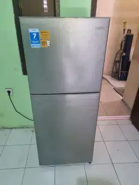 Kulkas aqua 2 pintu