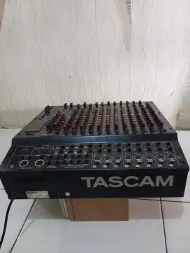 Mixer TASCAM. M 1016