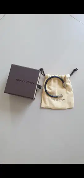 Louis vuitton black size 19 bracelet original / lv receipt asli gelang