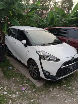 Sienta v 2016 low kilometer dibawah 50rb