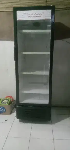 Showcase pendingin minuman